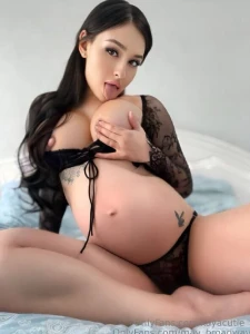 Free subscription horny pregnant mommy rihanna_nero is known as anal part 585