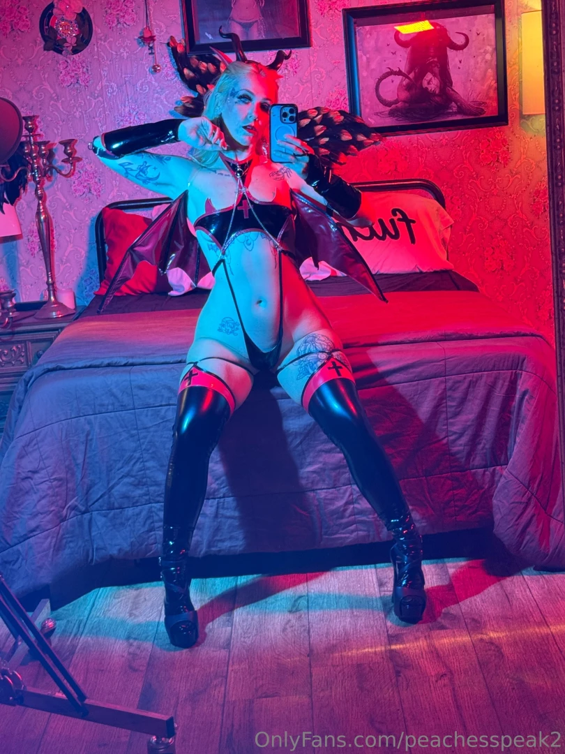 My succubus set is so hot 