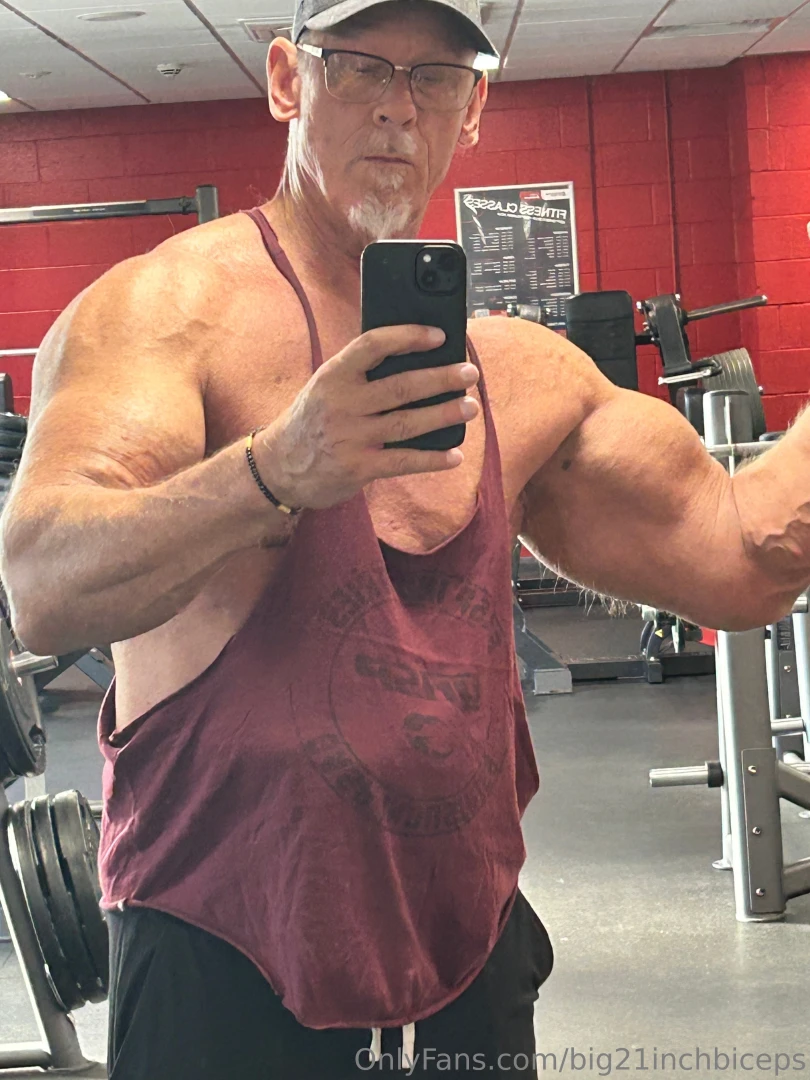 Muscle in england some pics and vids from my vacation to the uk last 