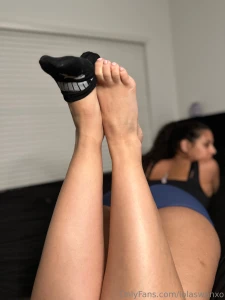 Hey baby cum take my sweaty gym shoes off and suck these toes be my