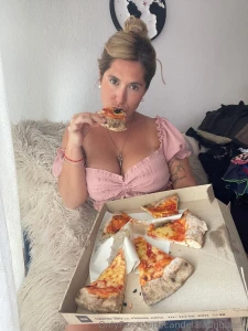 I don t know if you are more delicious than this pizza