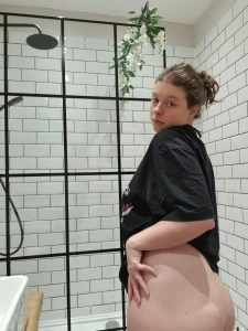 Slippery tentacle woke up horny and slipped away for a few minutes to part 3