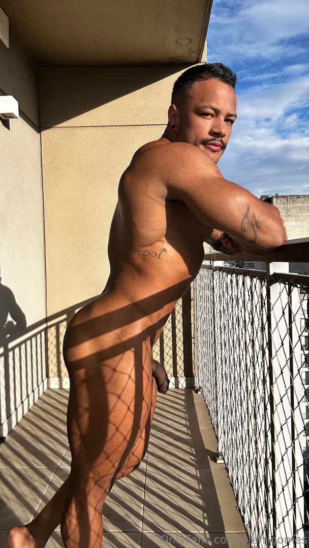 Enjoyng the sunlight 