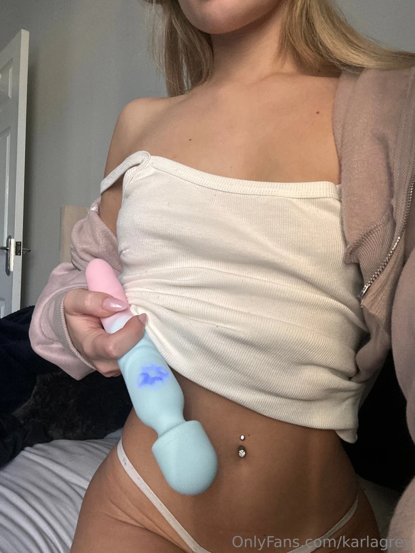 Wanna see how i play with my toy 