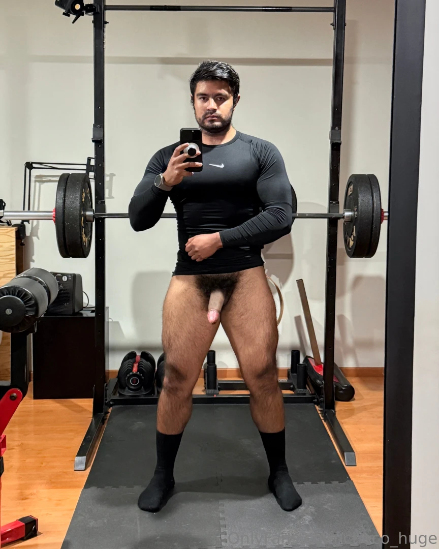 M sculos y una vergota colgando 