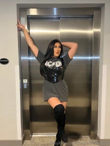 Having a few drinks with some friends tonight buy me one and i ll take part 3