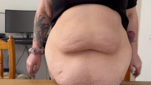 I knead my fat belly like pizza dough