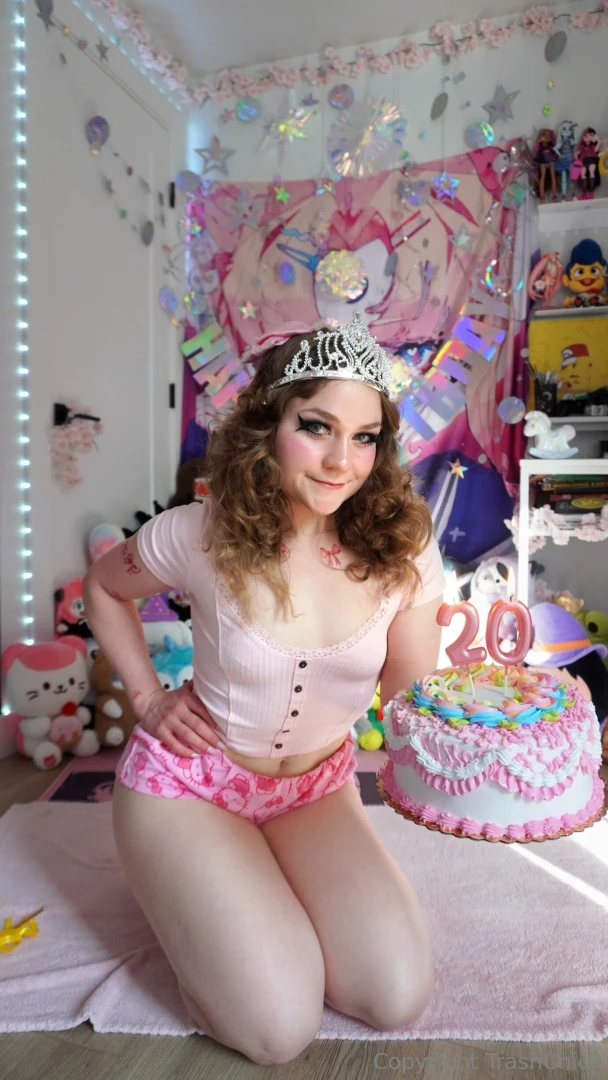 Big birthday sale on my page trashxchick 