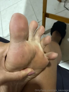 I want someone who massage and clean my feet part 4