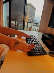 I think its sexy how hard you work catgirl waifu asmrgirlfriend feet part 1