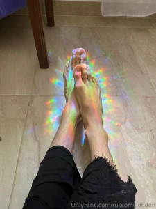 Knee for me clean my feet using ur mouth part 1