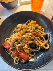 Me today i ll eat just a little only healthy stuff also me 10 minutes