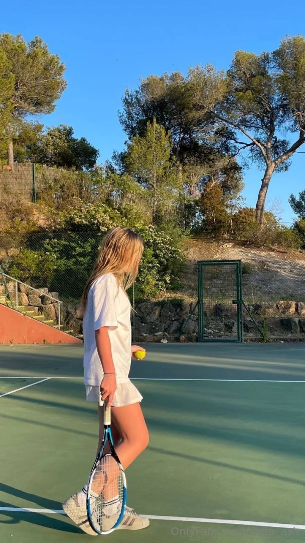 Ughh who knew tennis could be this cute just out here serving looks 