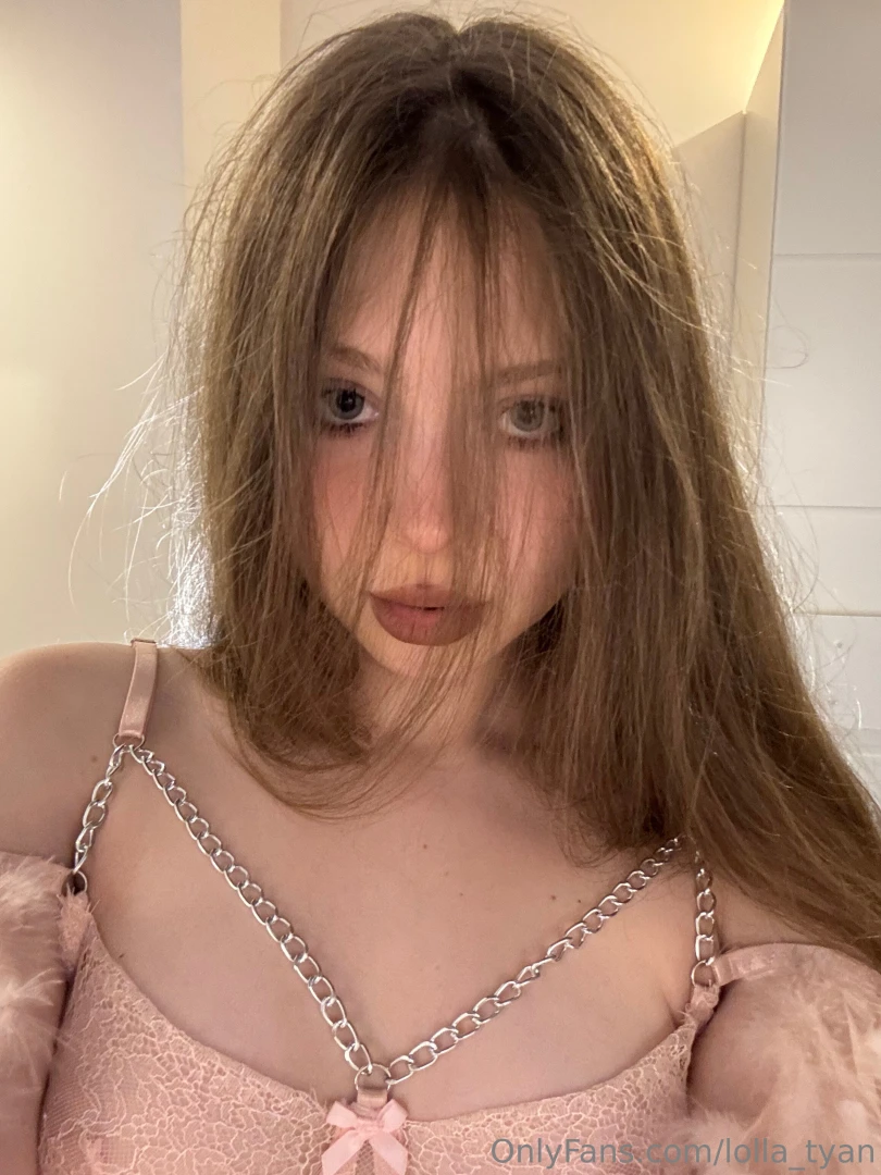 Today s outfit comfy cute and totally me what s your ootd vibe today 