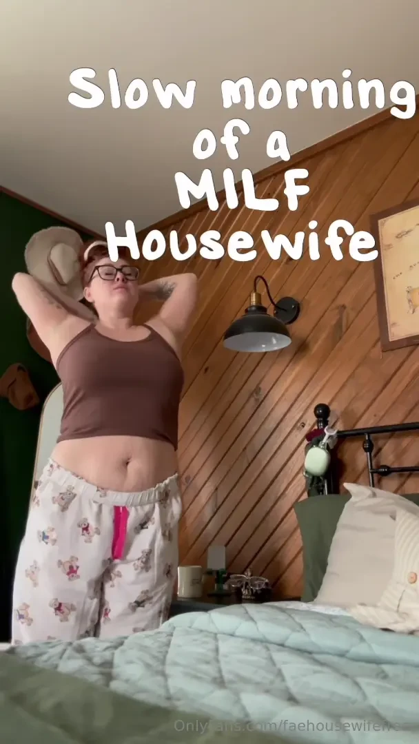 Slow morning of a milf housewife 