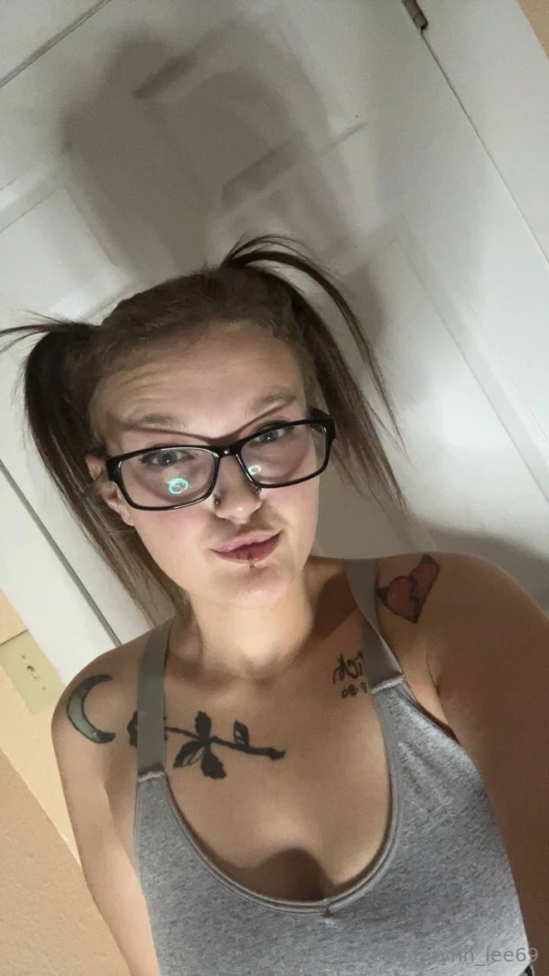 I know you want to watch me fuck myself dm me with a tip 