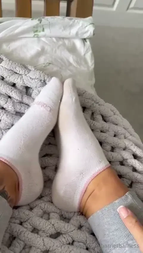 I am sooo in the mood for someone to lick my feet tonight 