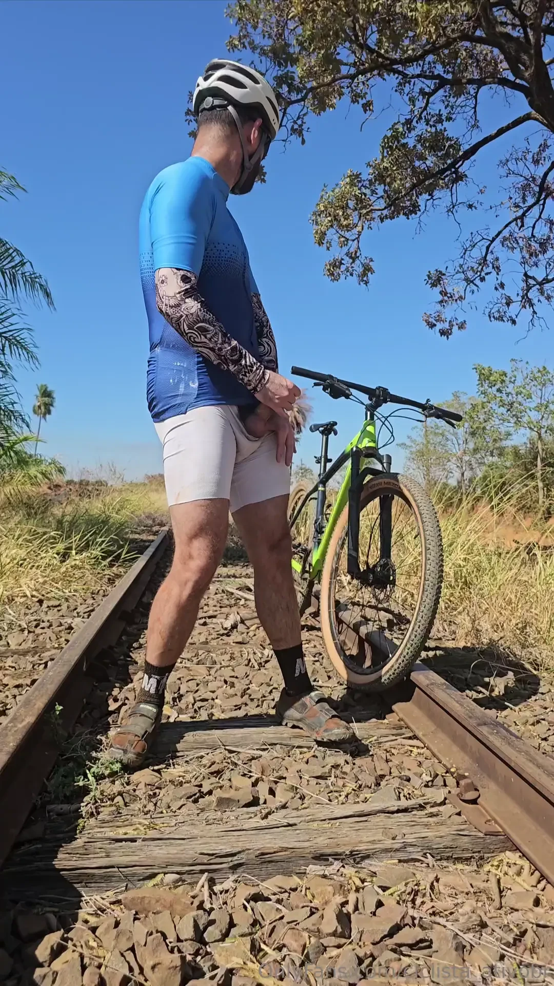 Uma gozada gostosa pra aliviar 