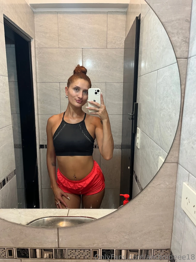 Hey hey who s online now have a fun saturday for you and me can you 