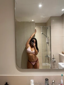 Felt cute in my fit so i had a casual bathroom fotoshoot