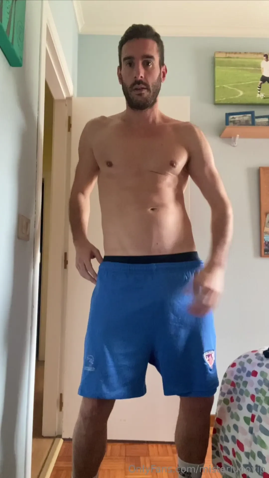 Me pidieron un strip vestido con equipaci n del lugo y abrir bien el 