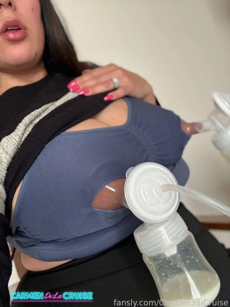 Look how much milk these mommy milkers produce would you help mommy 