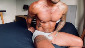 Estaba en casa alist ndome para entrenar y me calente que rico es