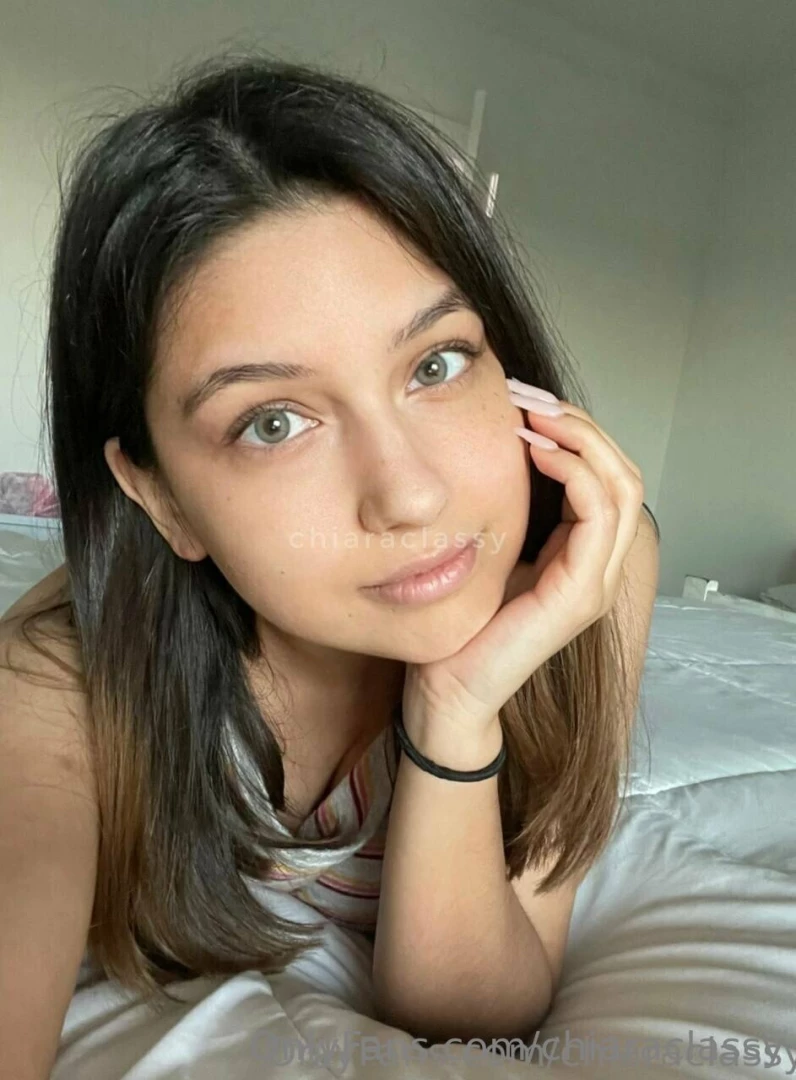 Can you imagine this hand around that cock 