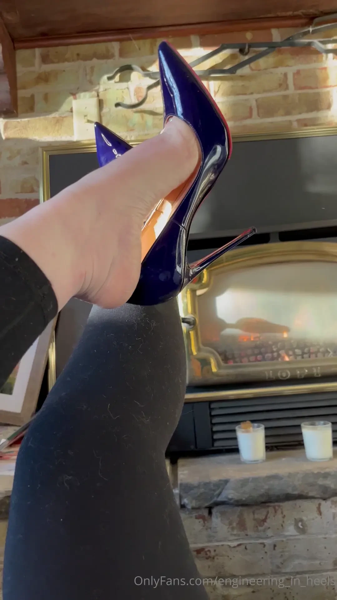 So kate dangle shoeplay or is it a reverse dangle if it s upside down 