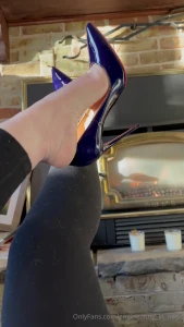 So kate dangle shoeplay or is it a reverse dangle if it s upside down