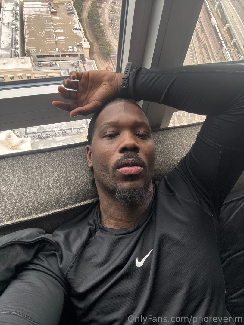 Comment below if yall want me to go live tonight 