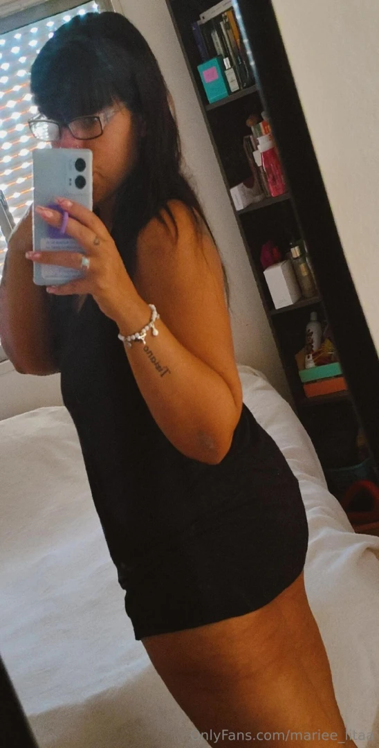 In a second i could turn into a very bad girl 