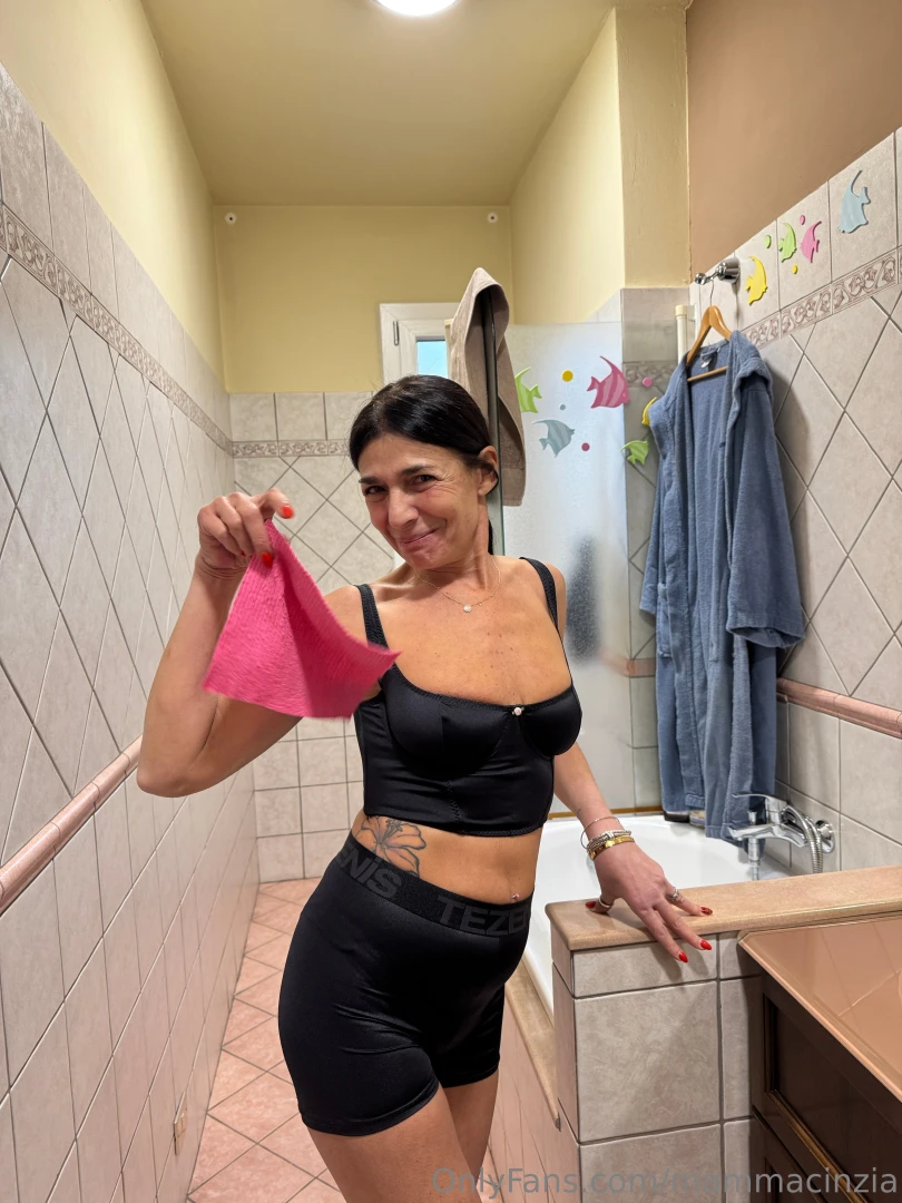 Qualcuno di voi disposto ad aiutarmi in bagno 