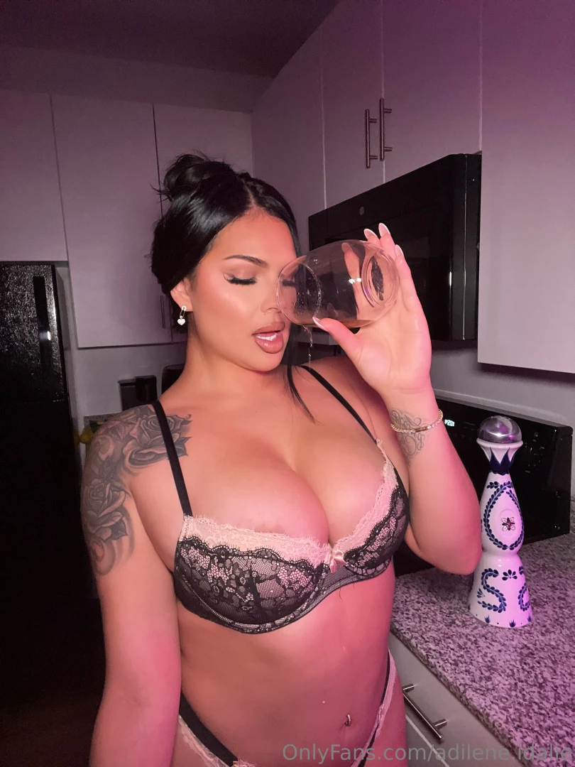 Whatcha looking at babe 