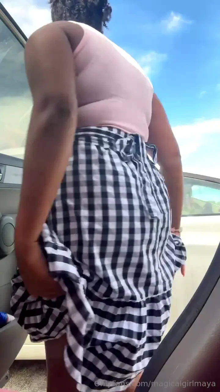 I love spreading my ass in the parking lot need someone to fuck it 