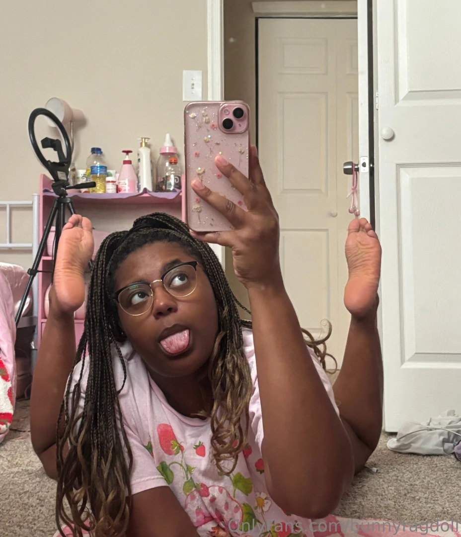 You want me laying down here right showing off my feet part 1 