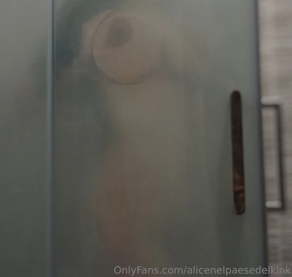 Cosa faresti se fossi in doccia con me e perch proprio la mia spugna part 1 