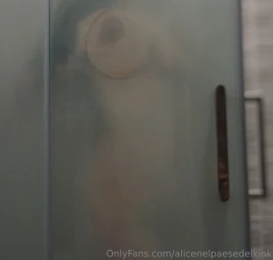 Cosa faresti se fossi in doccia con me e perch proprio la mia spugna part 1