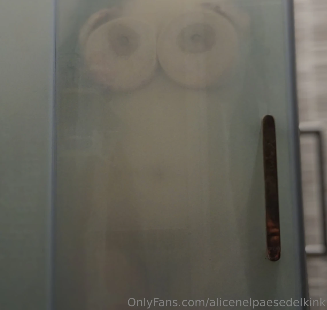 Cosa faresti se fossi in doccia con me e perch proprio la mia spugna part 4 