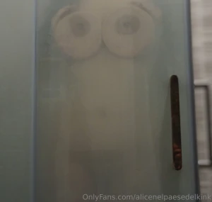 Cosa faresti se fossi in doccia con me e perch proprio la mia spugna part 4