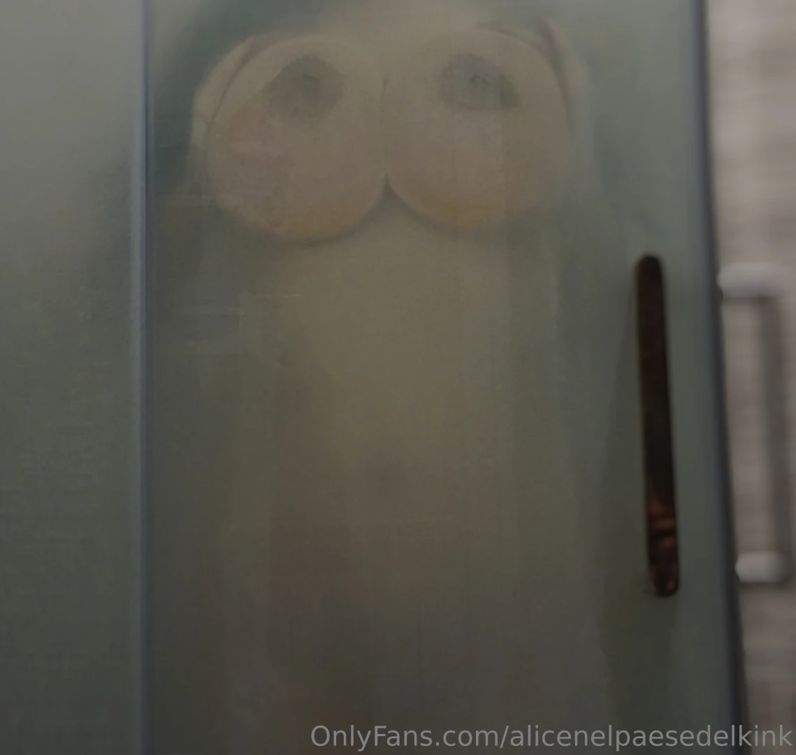 Cosa faresti se fossi in doccia con me e perch proprio la mia spugna part 2 