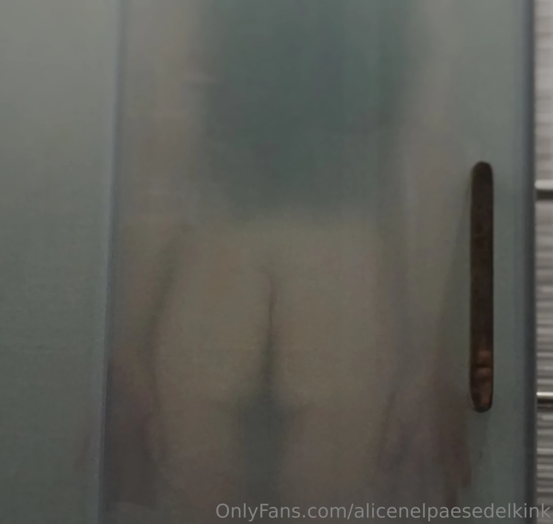 Cosa faresti se fossi in doccia con me e perch proprio la mia spugna 