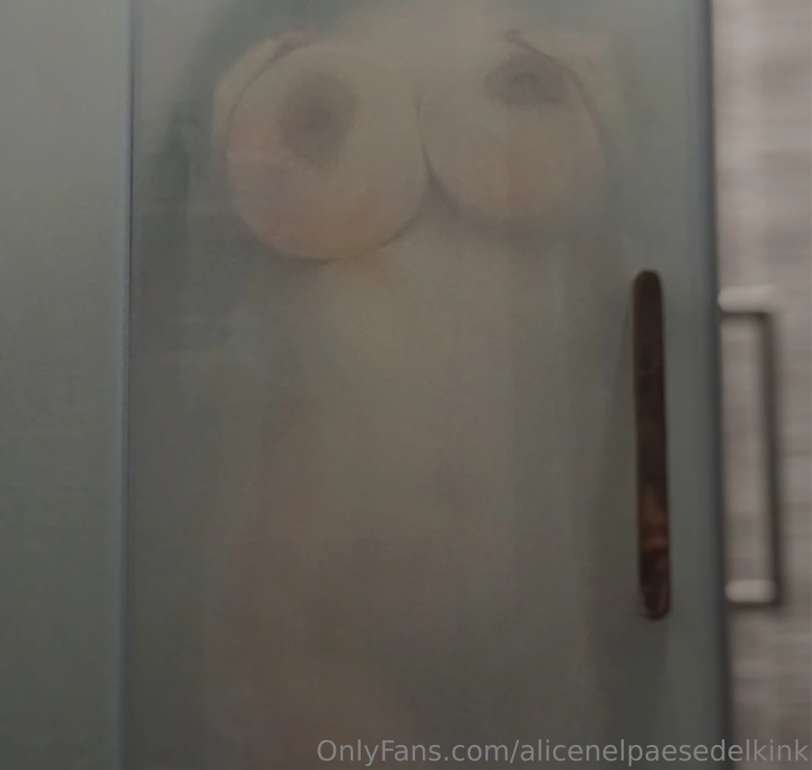 Cosa faresti se fossi in doccia con me e perch proprio la mia spugna part 3 