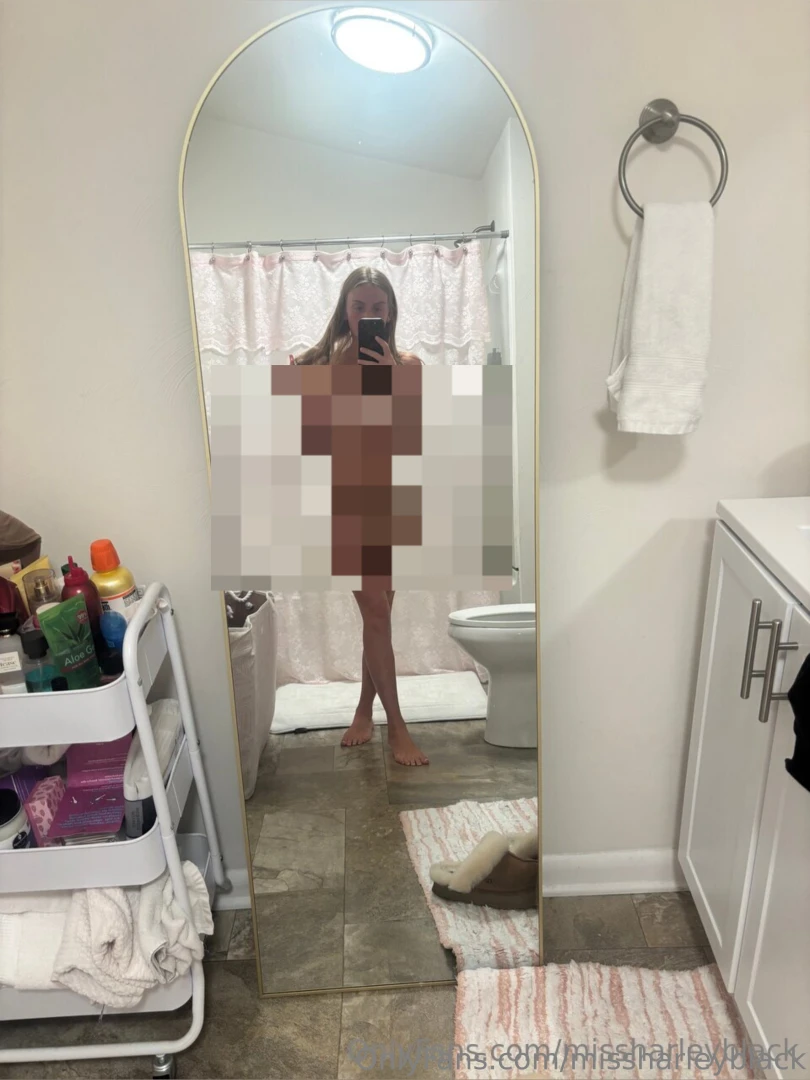 Just me a mirror and very little clothing text fast 