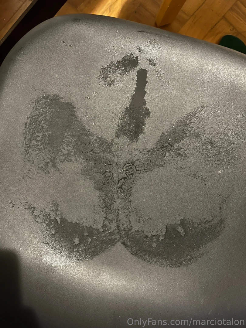 Bro look how my chair looks after a long sesh even though it s in 