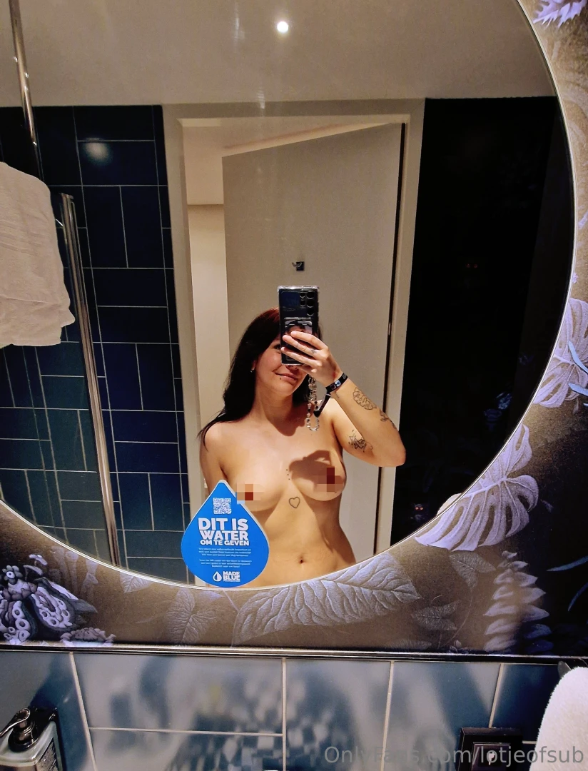 Currently at twitchcon some cute shots from my hotel room part 4 