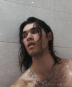 My body vibrates with the wind and with your desire