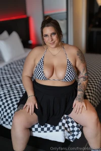 New lesbian movie tonight at 7pm come back later