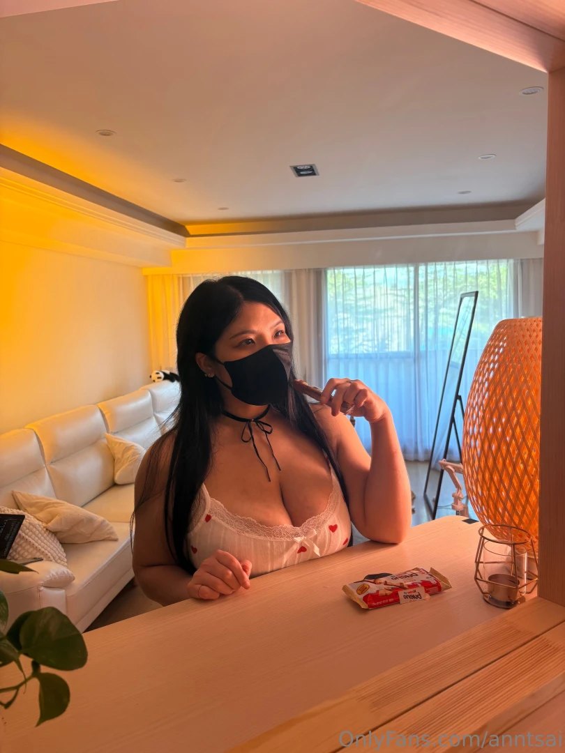 Mirror mirror on the wall who is the most delicious of them all is it part 1 