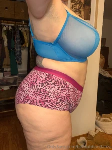 I love how you can see the difference between holding it in and